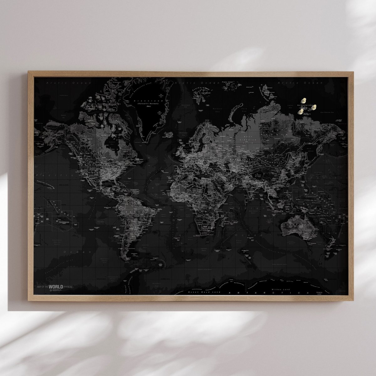 Verdenskort Modern sort Engelsk Posterprint m. Ramme