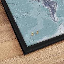 Opslagstavle Verdenskort -  Ice Blue - Sort ramme