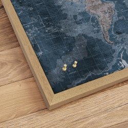 Opslagstavle Verdenskort - Modern Blue - Egetrsramme