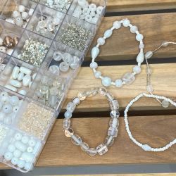 Glasperlest - Opalhvid