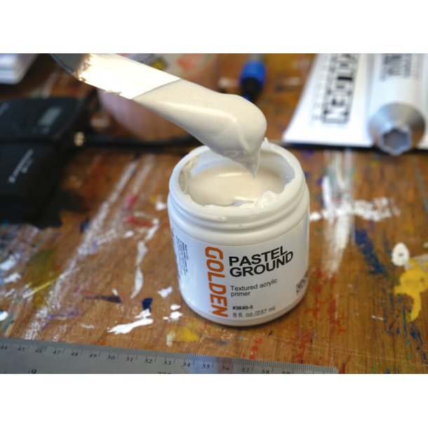 GOLDEN Medium, Pastel Ground 237ml.