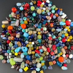 Assorterede Glasperler - 1 kg.
