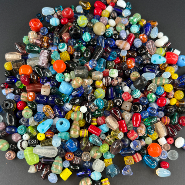 Assorterede Glasperler - 1 kg.